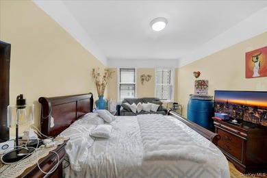 Spacious two-bedroom, one-bath co-op residence in a - photo 8