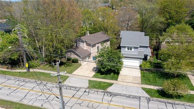 This late 20th-century, three-story contemporary residence - photo 4