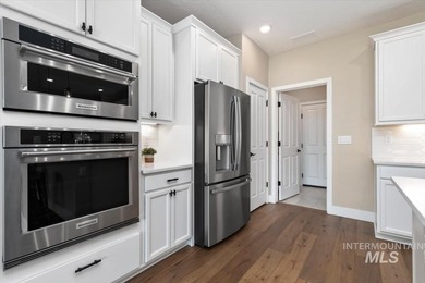 Stunning, light and bright single-level home in the gated 55+ - photo 11