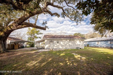 Charming cottage-style home offering a welcoming atmosphere and - photo 11