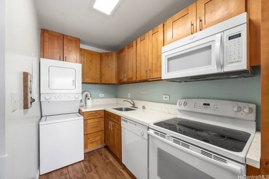 Located in the heart of Waikiki, this 2-bedroom condo at Fairway - photo 2