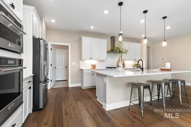 Stunning, light and bright single-level home in the gated 55+ - photo 12