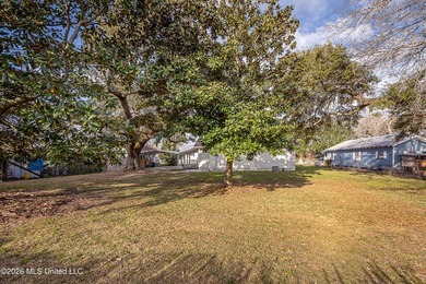 Charming cottage-style home offering a welcoming atmosphere and - photo 12