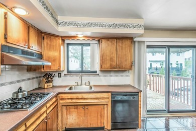 Ready To Entertain! The Cul-de-sac Has A Lovely Two Story Single - photo 12