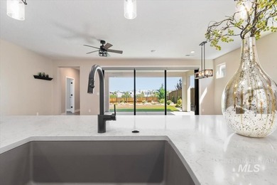 Stunning, light and bright single-level home in the gated 55+ - photo 14