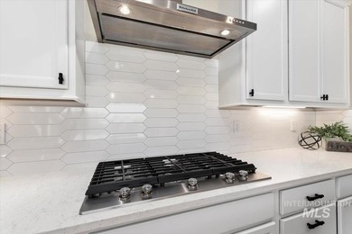 Stunning, light and bright single-level home in the gated 55+ - photo 15