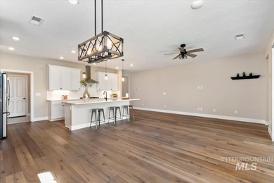 Stunning, light and bright single-level home in the gated 55+ - photo 16