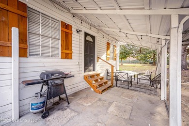 Charming cottage-style home offering a welcoming atmosphere and - photo 17