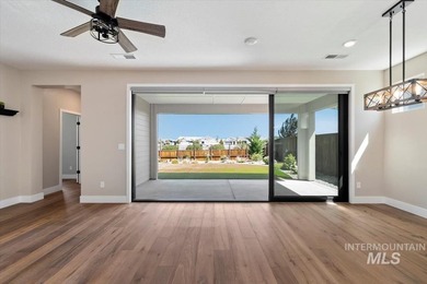 Stunning, light and bright single-level home in the gated 55+ - photo 18