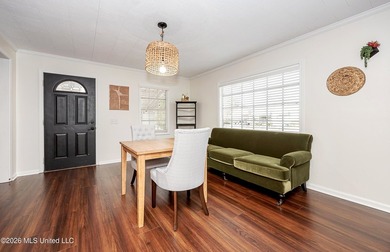 Charming cottage-style home offering a welcoming atmosphere and - photo 20