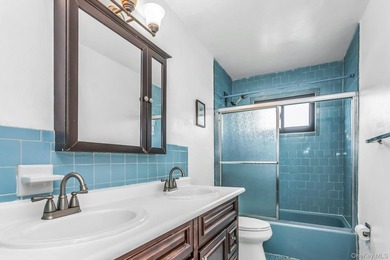 Ready To Entertain! The Cul-de-sac Has A Lovely Two Story Single - photo 20