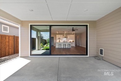 Stunning, light and bright single-level home in the gated 55+ - photo 21