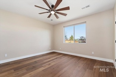 Stunning, light and bright single-level home in the gated 55+ - photo 24