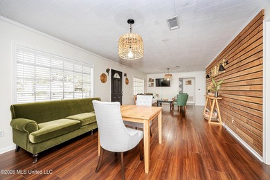 Charming cottage-style home offering a welcoming atmosphere and - photo 24