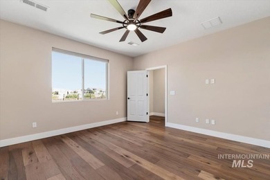 Stunning, light and bright single-level home in the gated 55+ - photo 25