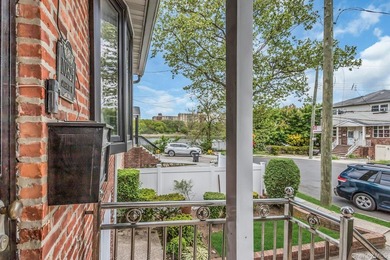 Ready To Entertain! The Cul-de-sac Has A Lovely Two Story Single - photo 25