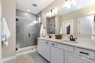 Stunning, light and bright single-level home in the gated 55+ - photo 26