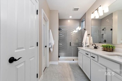 Stunning, light and bright single-level home in the gated 55+ - photo 27