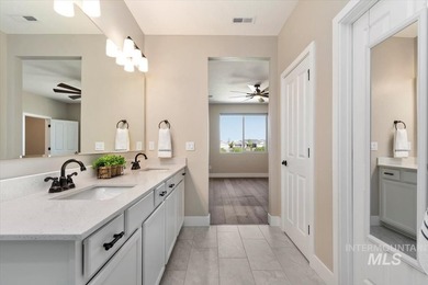 Stunning, light and bright single-level home in the gated 55+ - photo 31