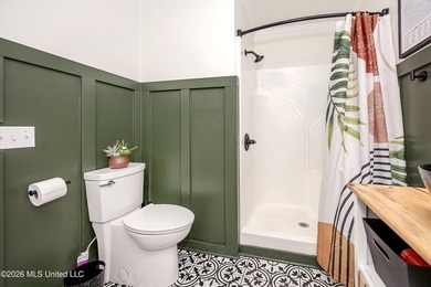 Charming cottage-style home offering a welcoming atmosphere and - photo 31
