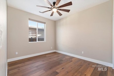 Stunning, light and bright single-level home in the gated 55+ - photo 32