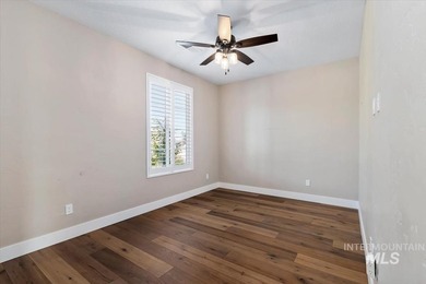 Stunning, light and bright single-level home in the gated 55+ - photo 34