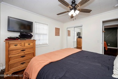 Charming cottage-style home offering a welcoming atmosphere and - photo 34