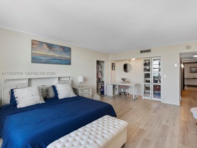 Penthouse-style living in the heart of Miami Beach, overlooking - photo 37