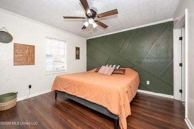 Charming cottage-style home offering a welcoming atmosphere and - photo 37