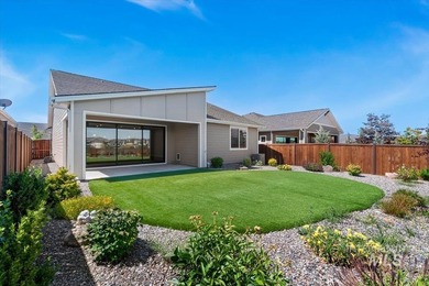 Stunning, light and bright single-level home in the gated 55+ - photo 38
