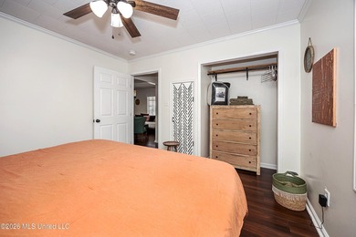 Charming cottage-style home offering a welcoming atmosphere and - photo 38
