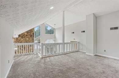 Welcome to this spacious 4-bedroom, 3-bathroom home in - photo 9