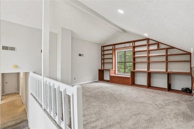 Welcome to this spacious 4-bedroom, 3-bathroom home in - photo 10