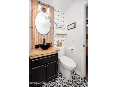 Charming cottage-style home offering a welcoming atmosphere and - photo 43