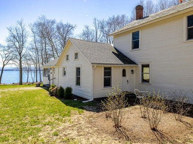 Set along 250 feet of rare, sandy shoreline on Lake Champlain - photo 4