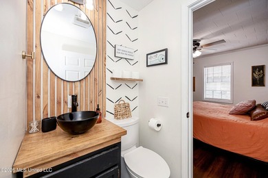 Charming cottage-style home offering a welcoming atmosphere and - photo 44