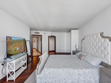 Penthouse-style living in the heart of Miami Beach, overlooking - photo 45