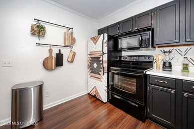 Charming cottage-style home offering a welcoming atmosphere and - photo 45