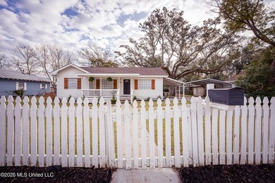 Charming cottage-style home offering a welcoming atmosphere and - photo 48