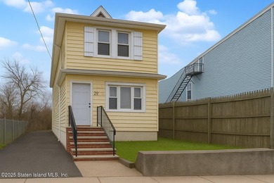 Elm Park Detached 2 Family 5 Bedrooms 2 Full Baths Renovated - photo 1