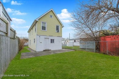 Elm Park Detached 2 Family 5 Bedrooms 2 Full Baths Renovated - photo 3