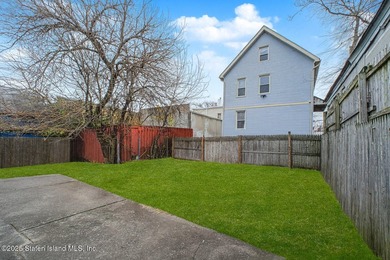 Elm Park Detached 2 Family 5 Bedrooms 2 Full Baths Renovated - photo 4