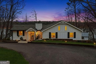 Lake Hartwell Home For Sale in Hartwell Georgia