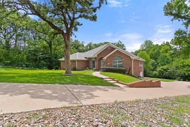 Custom-built, one owner home in beautiful Hideaway Lake, Texas - photo 2