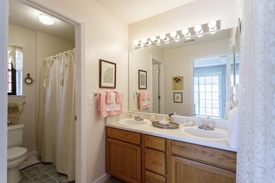 Located in the heart of Destin, within a few miles from the - photo 10