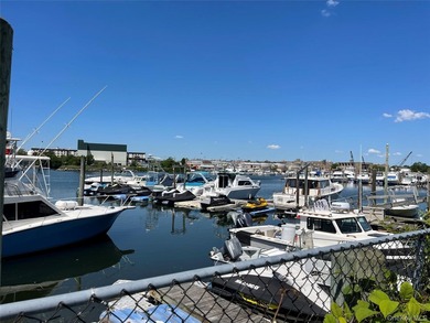 Rare waterfront opportunity in Gerritsen Beach! This unique - photo 2