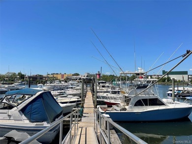 Rare waterfront opportunity in Gerritsen Beach! This unique - photo 3