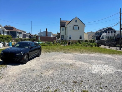 Rare waterfront opportunity in Gerritsen Beach! This unique - photo 4