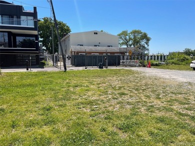 Rare waterfront opportunity in Gerritsen Beach! This unique - photo 8