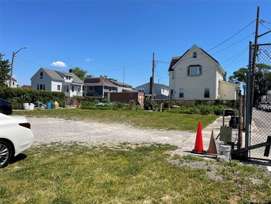 Rare waterfront opportunity in Gerritsen Beach! This unique - photo 9